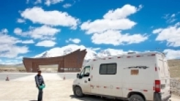  Przystanek pod lodowcem na Karakorum Highway. - zdjęcie 7