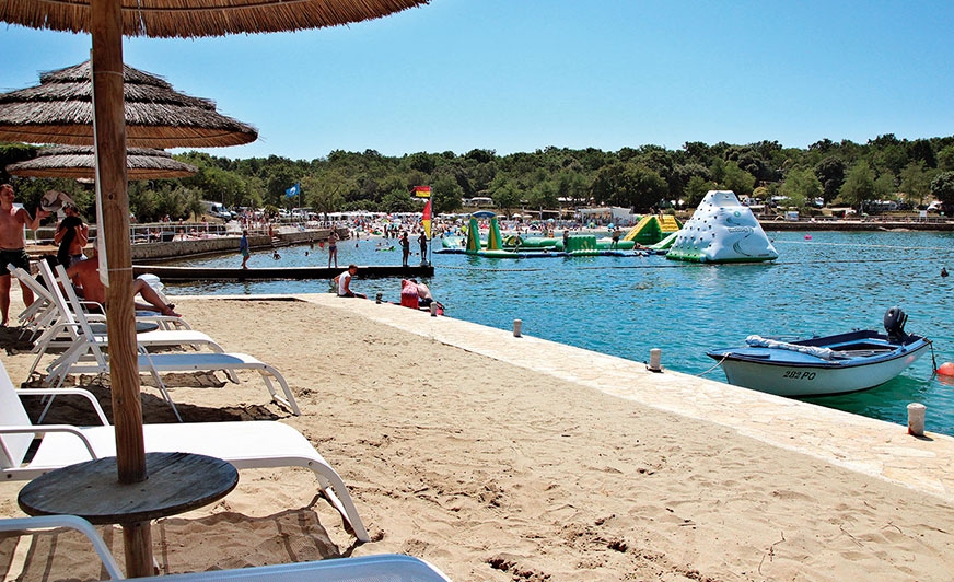 Kemping Lanterna (www.camping-adriatic.com) nad zatoką przypomina w kształcie całą Istrię.