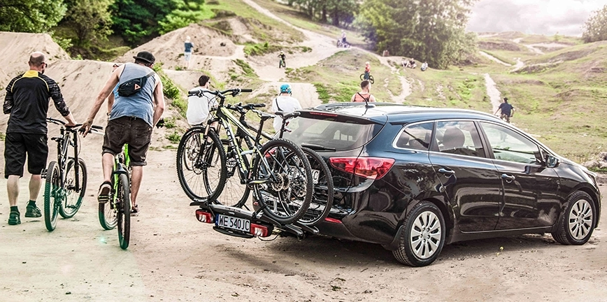 Rowerowe bagażniki na hak. Będzie łatwiej o trzecią tablicę