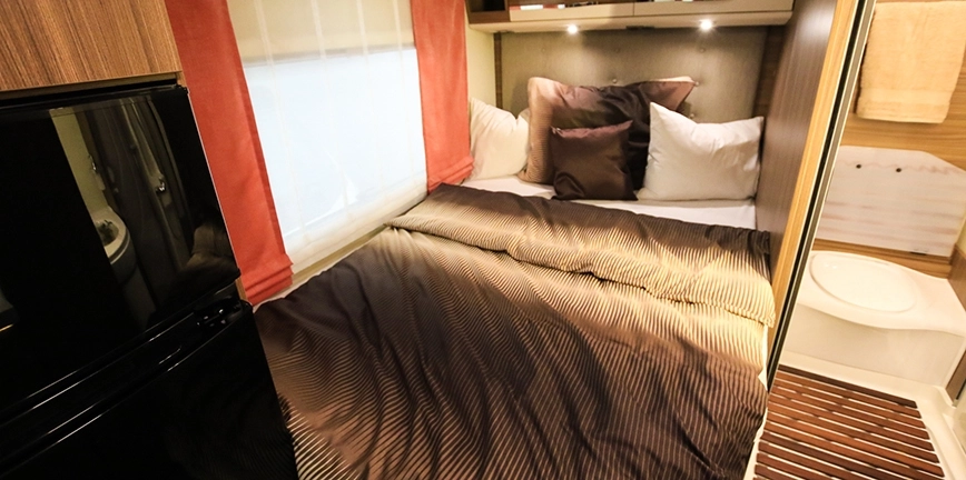 Półintegra z łóżkiem francuskim [VIDEO]