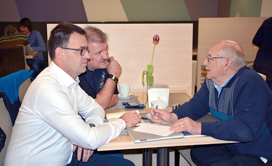 Z Hansem Striewskim spotkaliśmy się przy udziale Ryszarda Smolicza, wieloletniego przyjaciela rodziny Striewskich. Na zdjęciu od lewej: Sebastian Klauz (Polski Caravaning), Ryszard Smolicz i Hans Striewski.