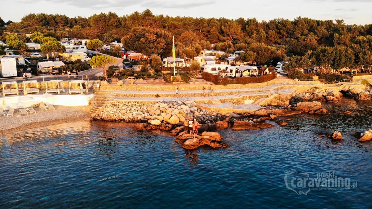 Camping we Włoszech lub Chorwacji to świetny pomysł na spędzenie wakacji ze znajomymi, rodziną lub tylko w parze
