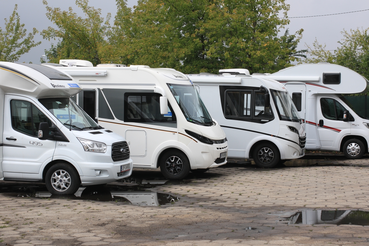 Na rynku funkcjonują duże wypożyczalnie (posiadające po około 30 pojazdów w ofercie) i mniejsze, których flota składa się z maksymalnie 5 kamperów