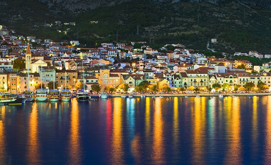 Makarska Riwiera nocą