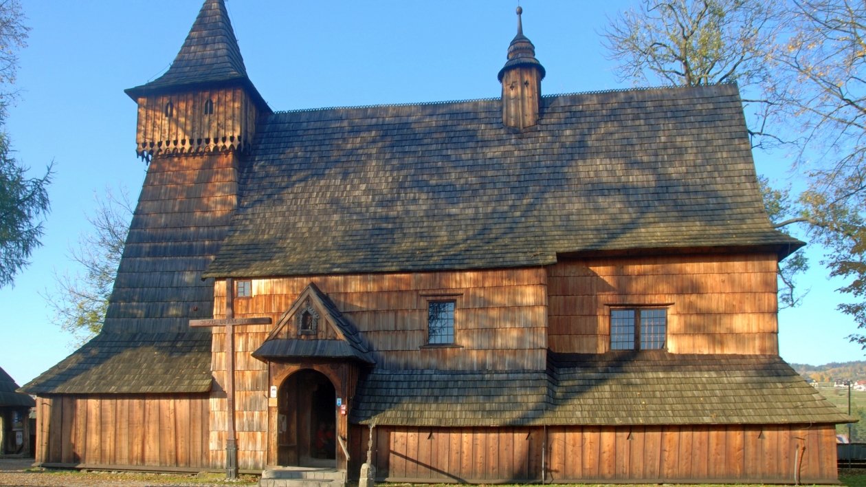 Unikatowy, drewniany kościół w Dębnie