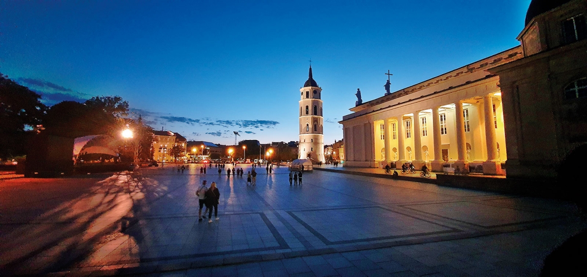 Wileński rynek wieczorową porą