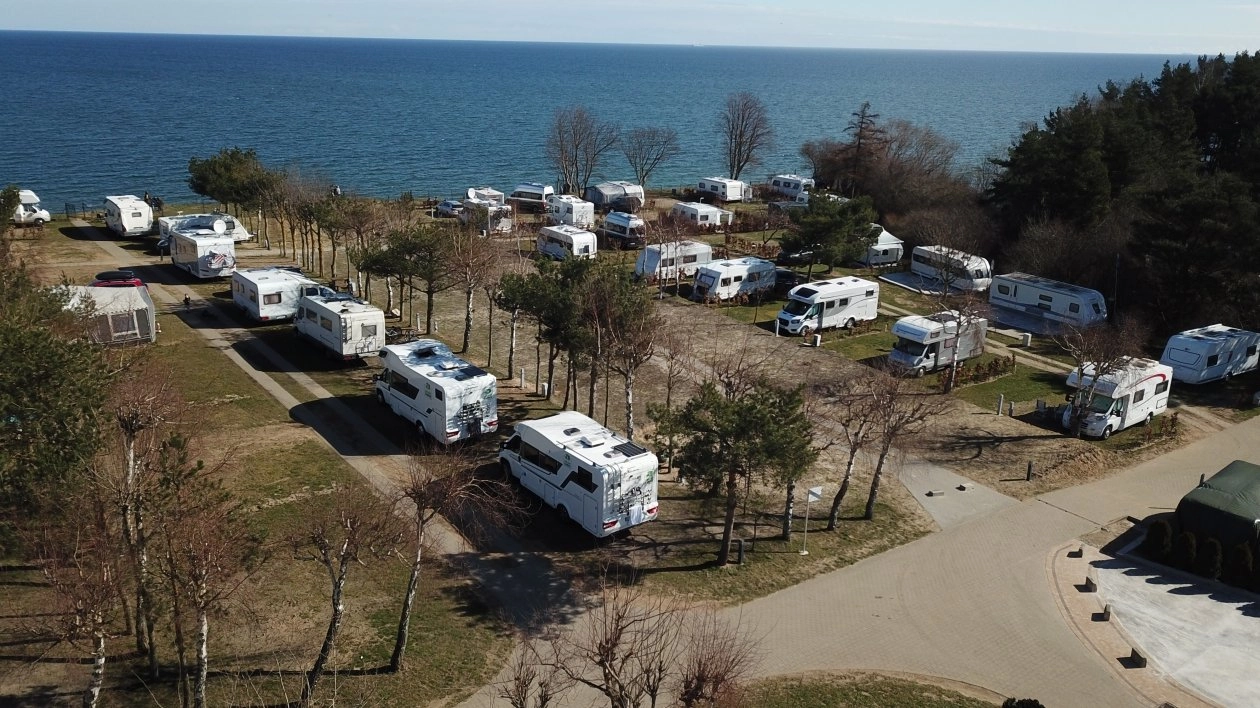 One of the March weekends at a campsite by the Polish seaside. Despite the very early spring and low temperatures, over 100 crews appeared in the field.