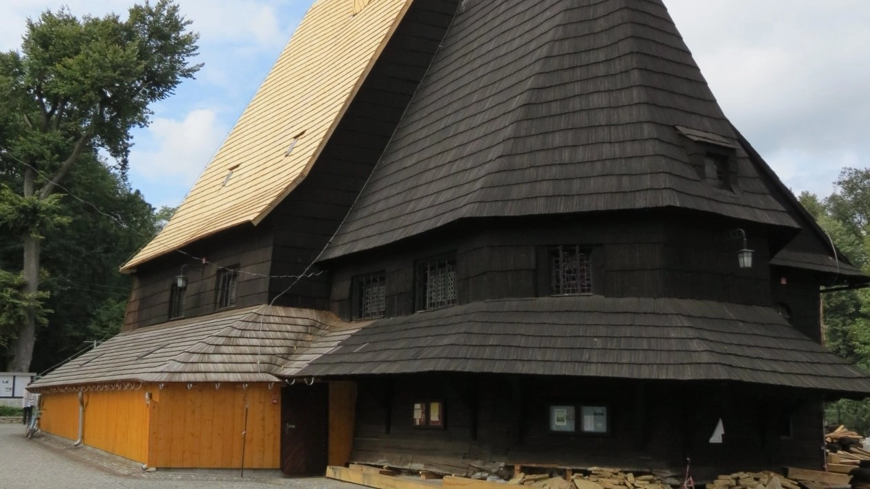 Drewniany kościół w Poniszowicach