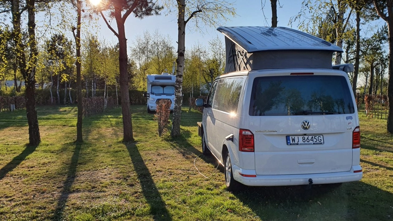 Wakacje poza sezonem to doskonały pomysł. Nie ma tłumów na kempingach.