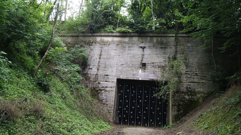 Podziemny schron kolejowy w Strzyżowie