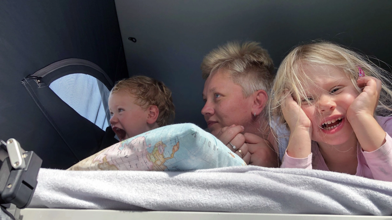 Być kobietą w Californii. Spokojnie, to tylko dzieciaki!