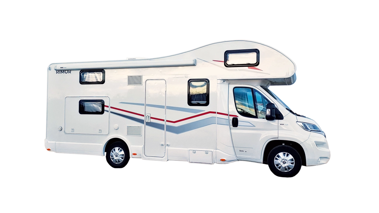 SEAL 50 marki Rimor to 6-osobowy kamper z alkową sypialną nad kabiną Fiata Ducato