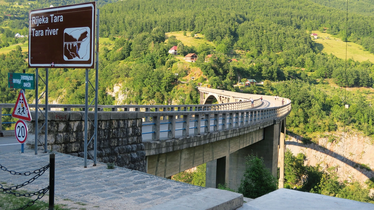 Czarnogóra. Most Đurđevića na rzece Tarze