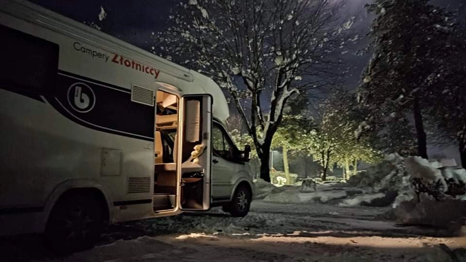 Campery Złotniccy: Kampery nowe i używane, kompleksowo wyposażone