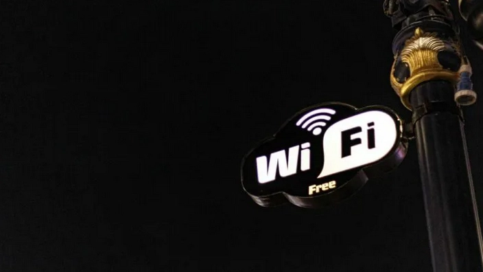 Łączenie się z publicznymi sieciami Wi-Fi jest...