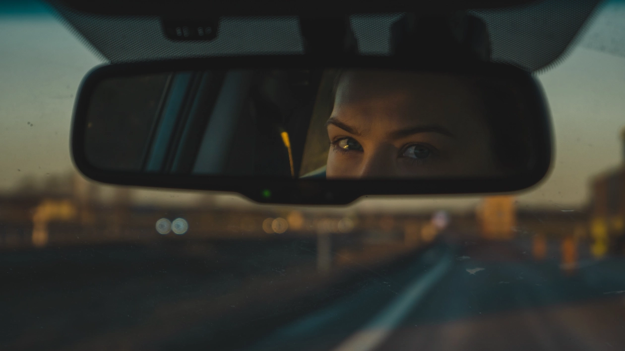 Kobiety kierują rozważniej i powodują mniej wypadków