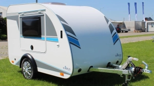 Kampery i przyczepy nad zatoką. Baltic Kamper