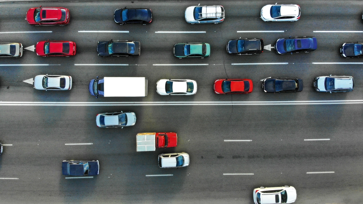 Początki z przyczepą kempingową. Cz. 2 – jazda w ruchu miejskim