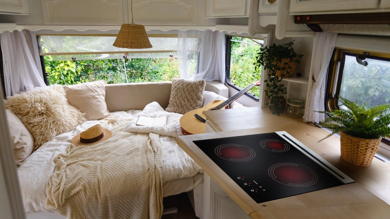 Czy w trakcie podróży kamperem można gotować?