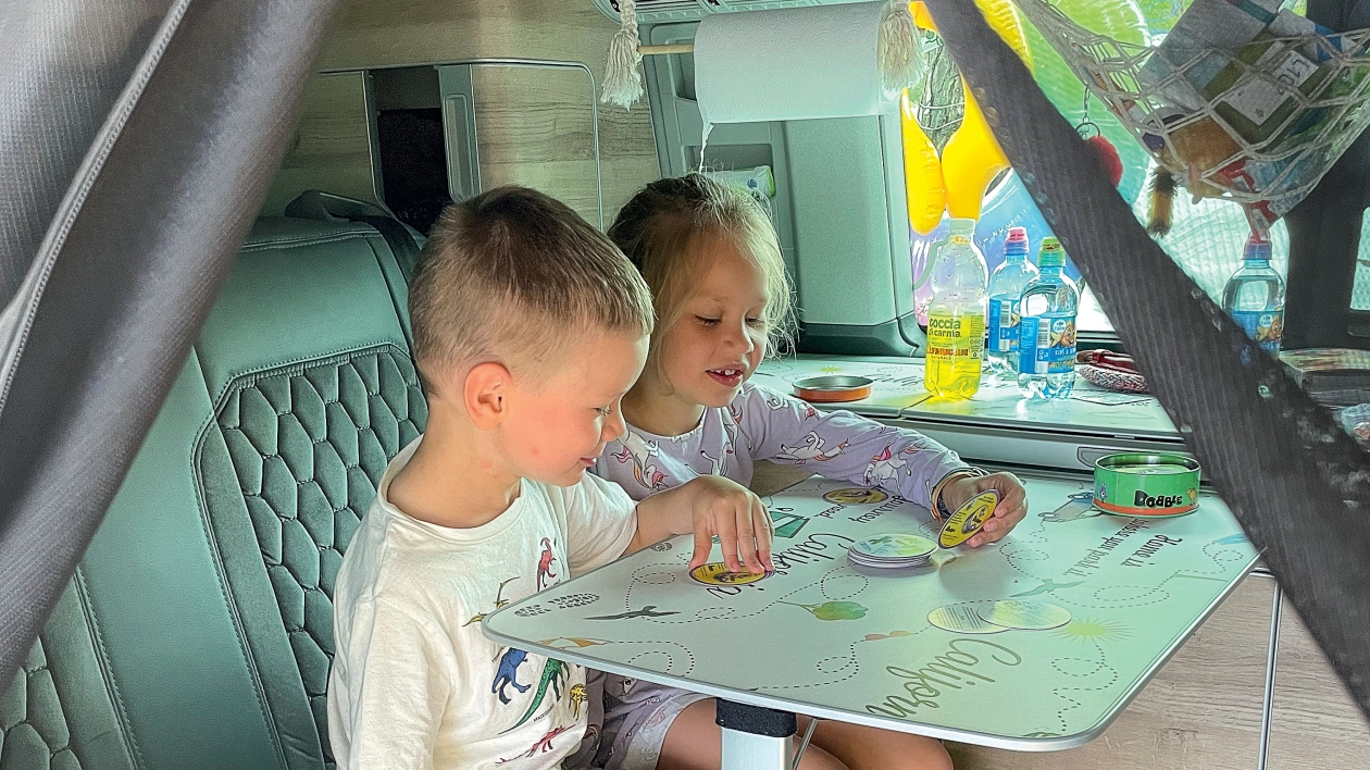 W co by tu zagrać? Gry i zabawy z najmłodszymi