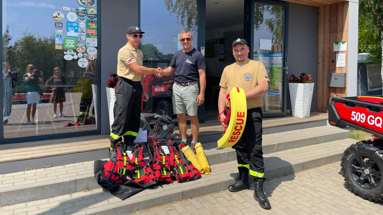 Inspirowany globalnie, aktywny lokalnie