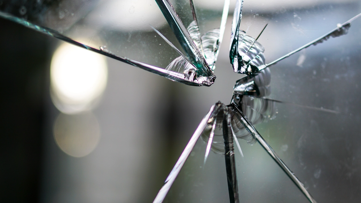 Ile kosztuje wymiana szyby w kamperze? Ubezpieczenie szyb 