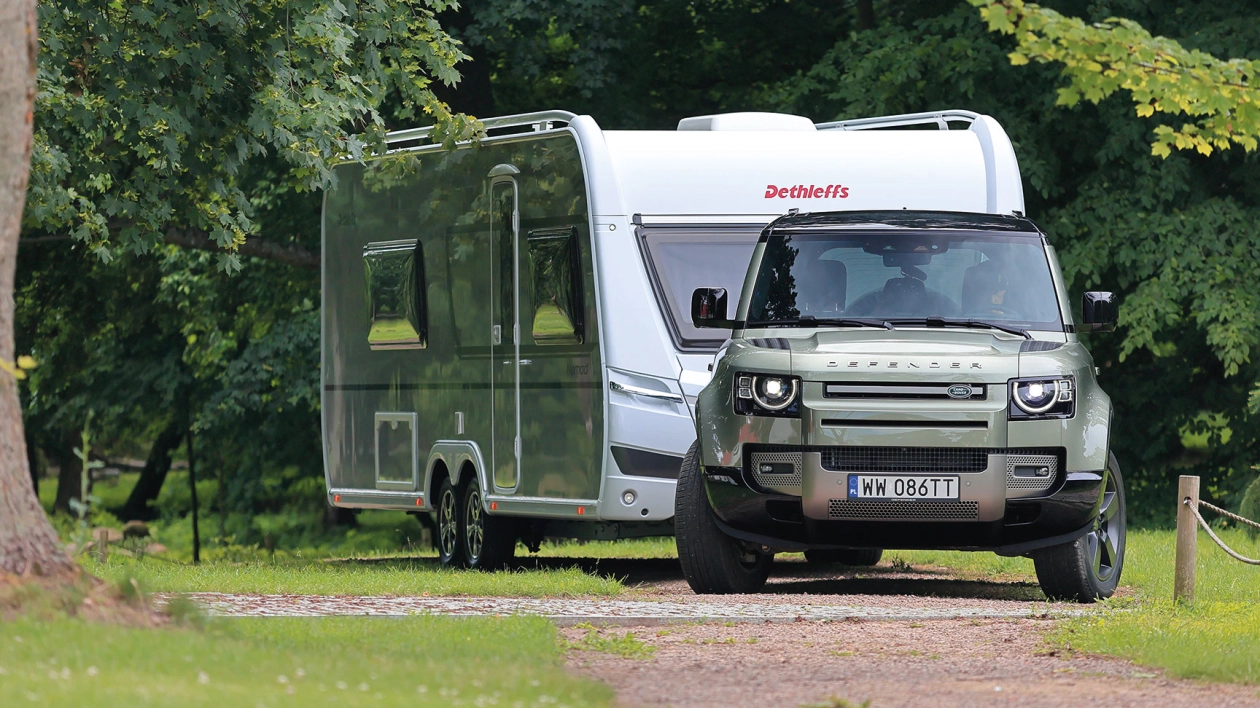 DEFENDER 110 X-DYNAMIC HSE Dethleffs Nomad 650 RQT. Zestaw wyprzedzający epokę