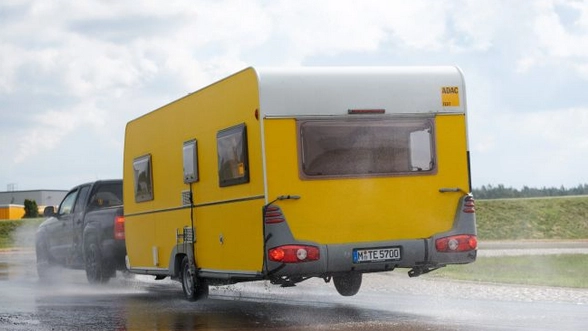 10 opon przyczepowych w teście ADAC