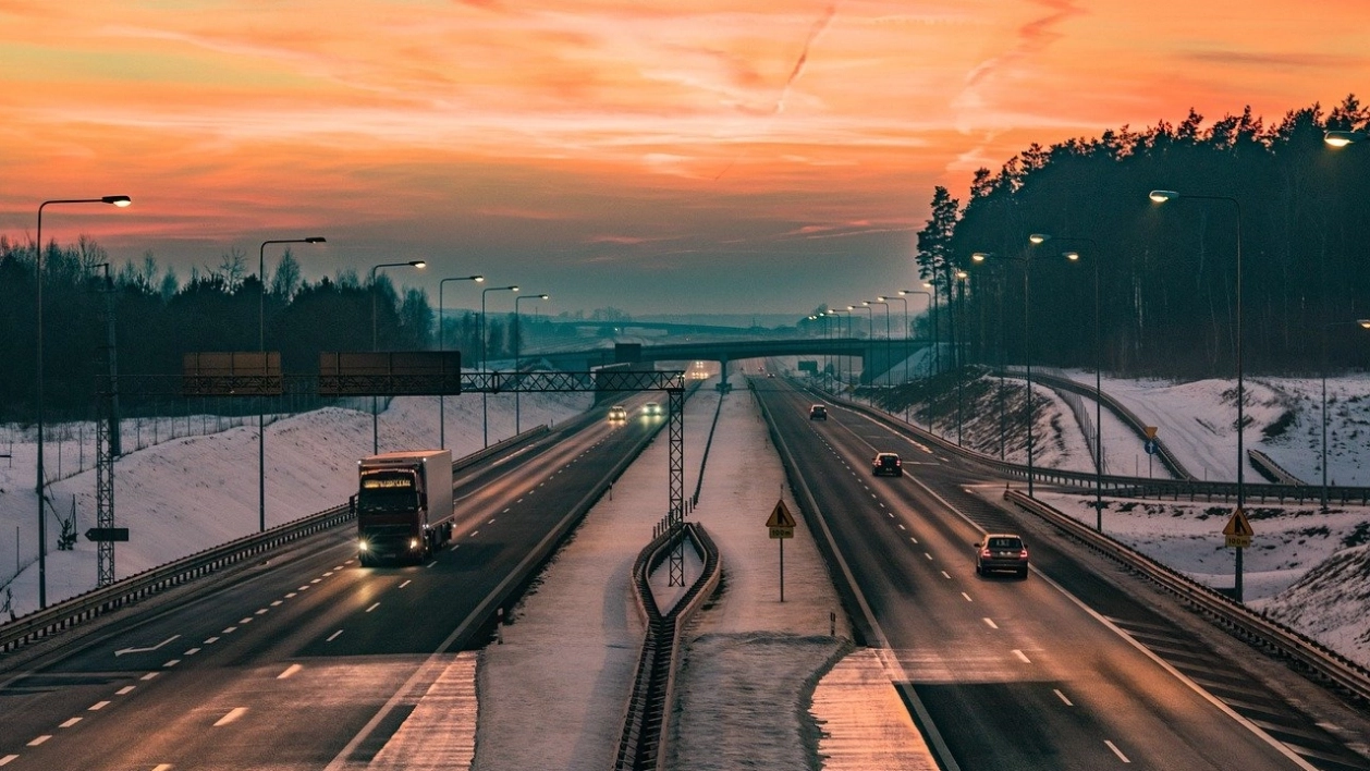 Nowe zmiany w systemie e-TOLL: poszerzenie sieci płatnych dróg