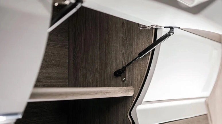 Nie tylko na klej. ABC montażu w caravaningu