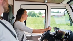 Kamper z funkcją automatycznego "szofera" 