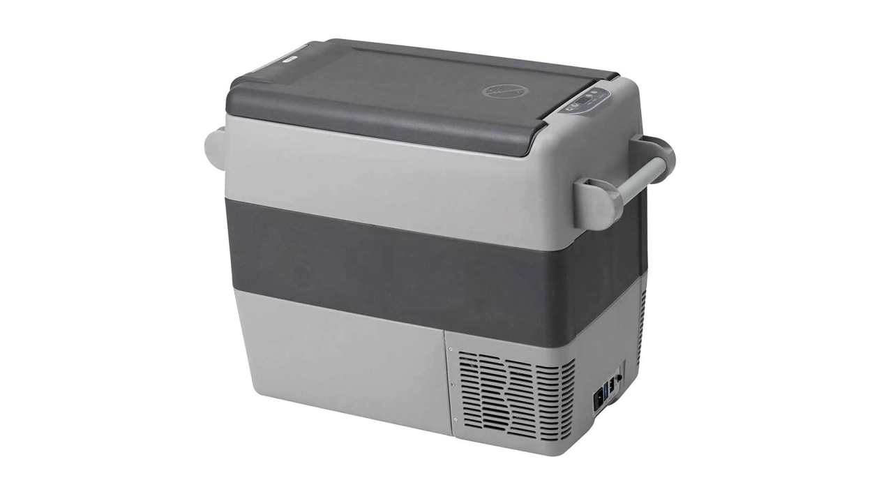 Na zdjęciu średniej wielkości (model TB41A) kompresorowa chłodziarko-zamrażarka Eberspächer zasilana na napięcie 12/24 V i 230 V