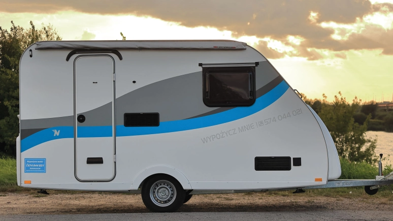 Dziedzictwo krajowej legendy. Przyczepa kempingowa Niewiadów N-Cross