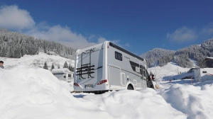 Wyjazd kamperem zimą. Co zabrać? Co robić?