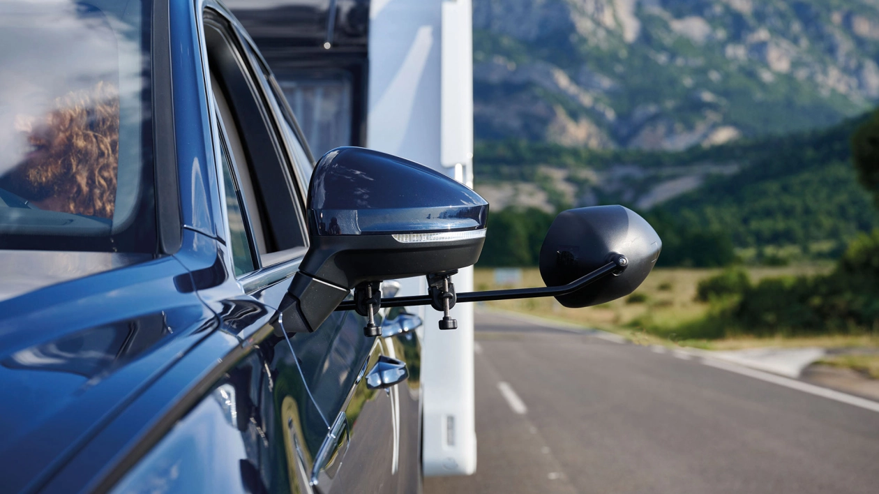 Co się nie zmieniło? Ze względu na zwiększone obciążenie samochodu, do którego zaprzęgnięto przyczepę, zalecane jest przeprowadzanie dodatkowej konserwacji – zarówno samochodu spalinowego, jak i hybrydowego lub elektrycznego