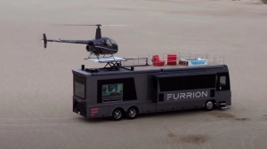 Furrion Elysium. Kamper z helikopterem na dachu