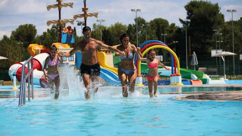 Kempingi nad wspólnym morzem – San Francesco i BiVillage