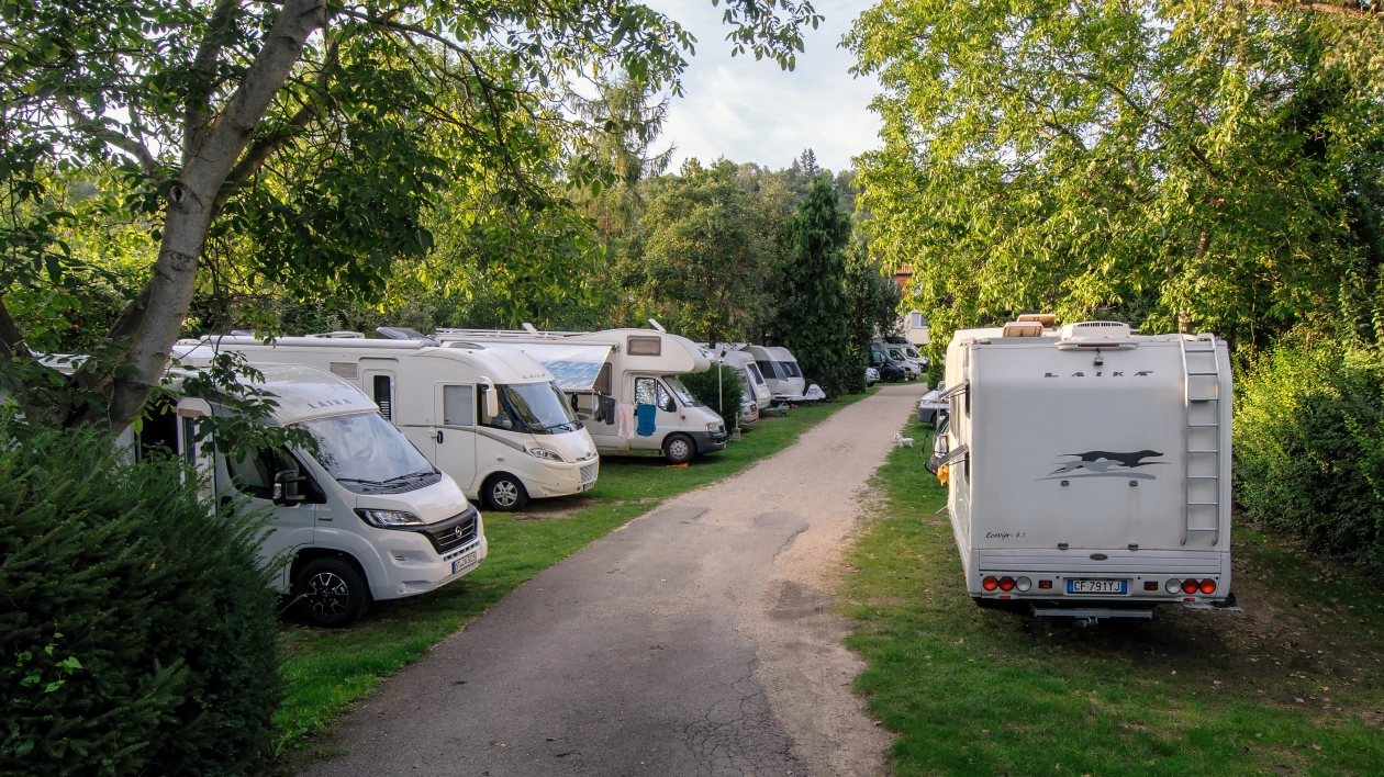 Kiedy jechać kamperem? Jaki był sezon 2025 na campingach w UE?