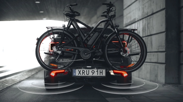Thule Epos ParkSecure – bezpieczne cofanie z rowerami na haku