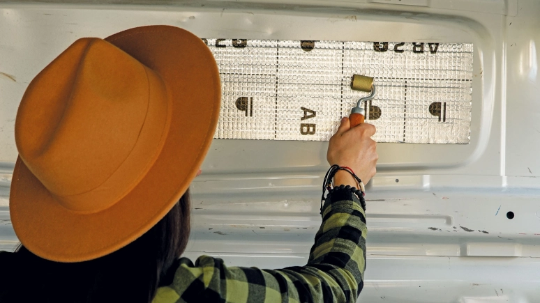 Izolacja bez słabych punktów. Jak z produktami Bitmat stworzyć kampera na każdą porę roku?