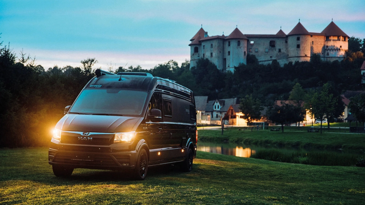 Kampervan z windą. Bravia Mobil 680 Lift