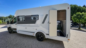 Carado T335 Edition27. Kamper z dużą łazienką