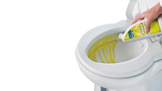 Dlaczego toaleta kempingowa nie lubi słońca?