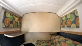 W środku nie ma luksusów ani zbyt wiele miejsca, jest go akurat tyle, by mogły się wyspać 2 osoby - zdjęcie 3