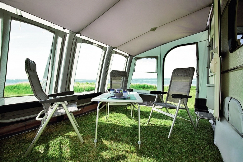 Apace Air HQ – samonośny przedsionek od DWT