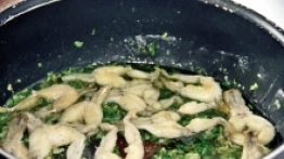 Żabie udka przygotowane w kamperowej kuchni, według tradycyjnego francuskiego przepisu. - zdjęcie 8