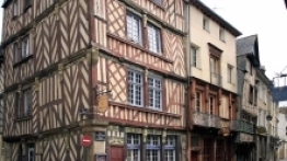 Rennes – stolica Bretanii – już zawsze będzie nam się kojarzyła z powykrzywianymi drewnianymi kamieniczkami. - zdjęcie 9