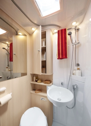 Łazienka z obrotową umywalką  jest wygodna i praktyczna. - zdjęcie 2