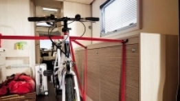 Bezpieczne przewożenie bagażu wielkogabarytowego, np. rowerów możliwe jest dzięki specjalnym pierścieniom mocowania. - zdjęcie 4