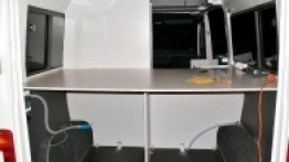 Instalacja 230 V doprowadzona do bezpieczników w bagażniku. - zdjęcie 7